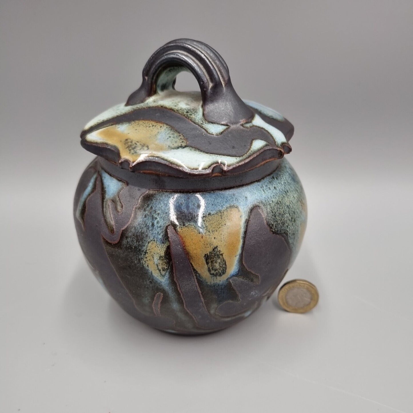 A Benjamin Eeles Studio Pottery Stoneware Lidded Pot with BE stamp.