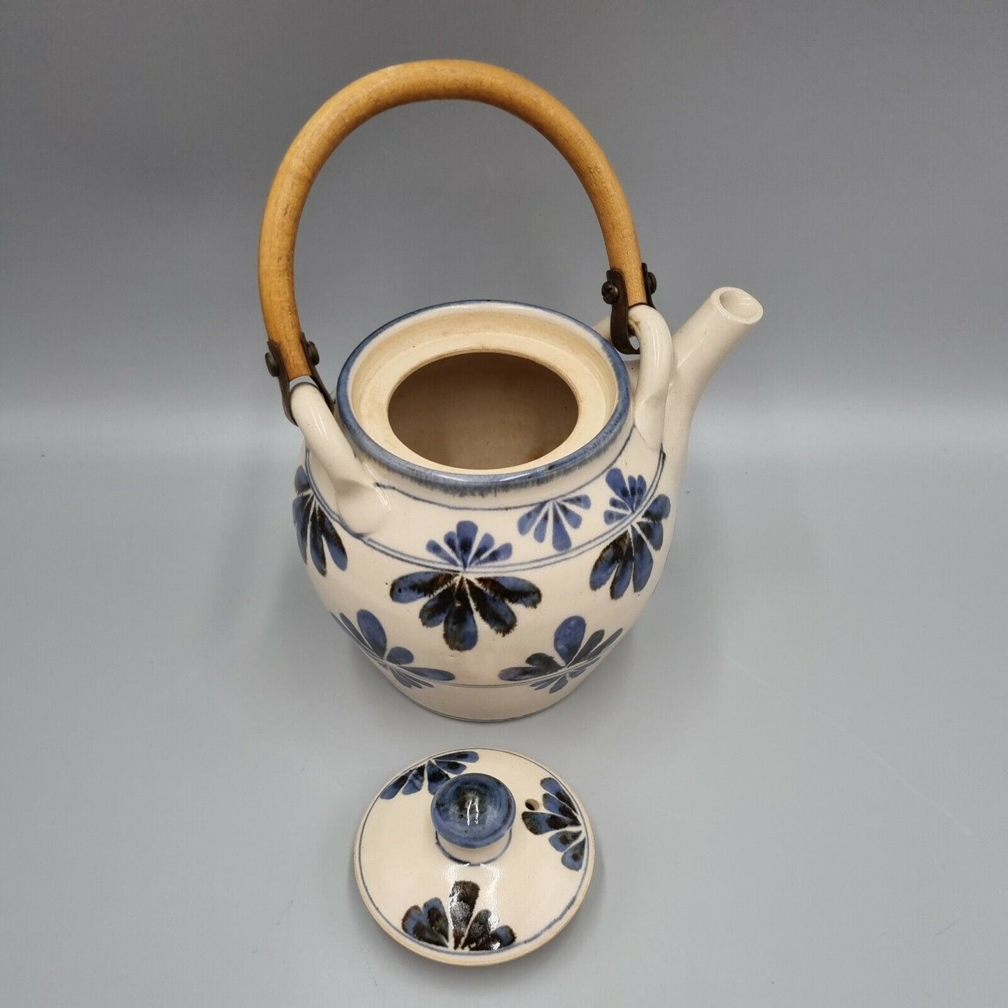 A Willing Studio Pottery Tea Pot in Blue and White, Devon, Vintage.