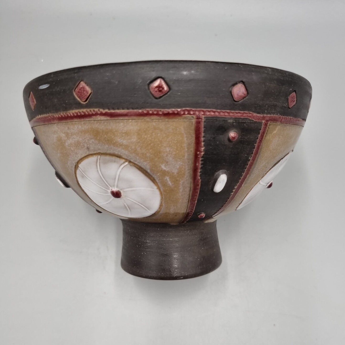 An Excellent Studio Pottery Footed Decorated Bowl, Unknown Maker, Thoms?.