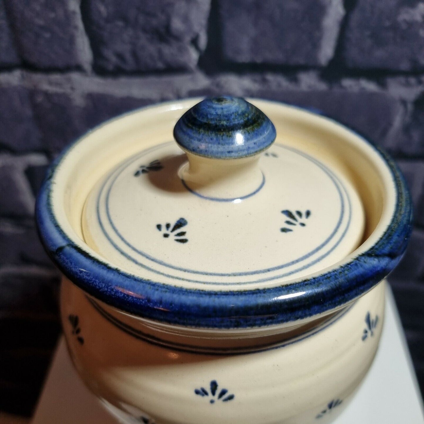 A Willing Studio Pottery Lidded Pot / Jar in Blue and White, Devon, Vintage.