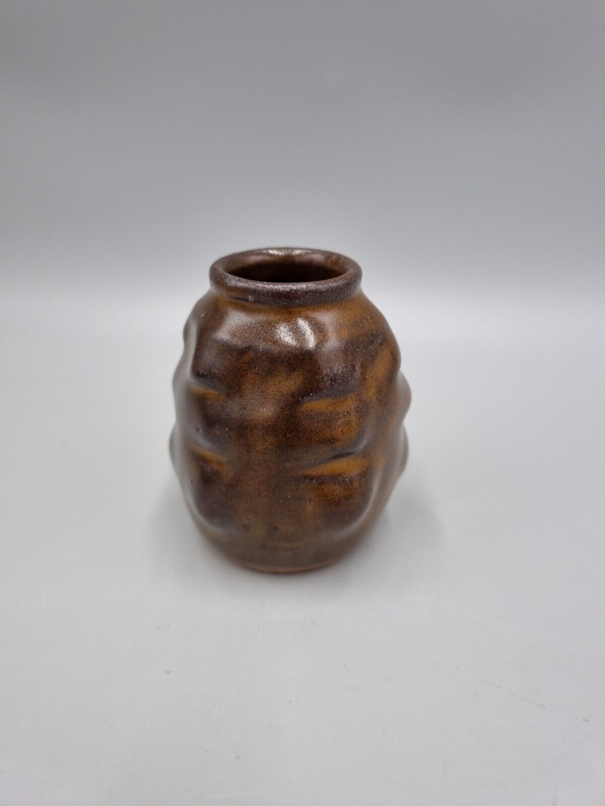 A Susan Threadgold Studio Pottery Small Knobbly Posy / Bud Vase. VGC.