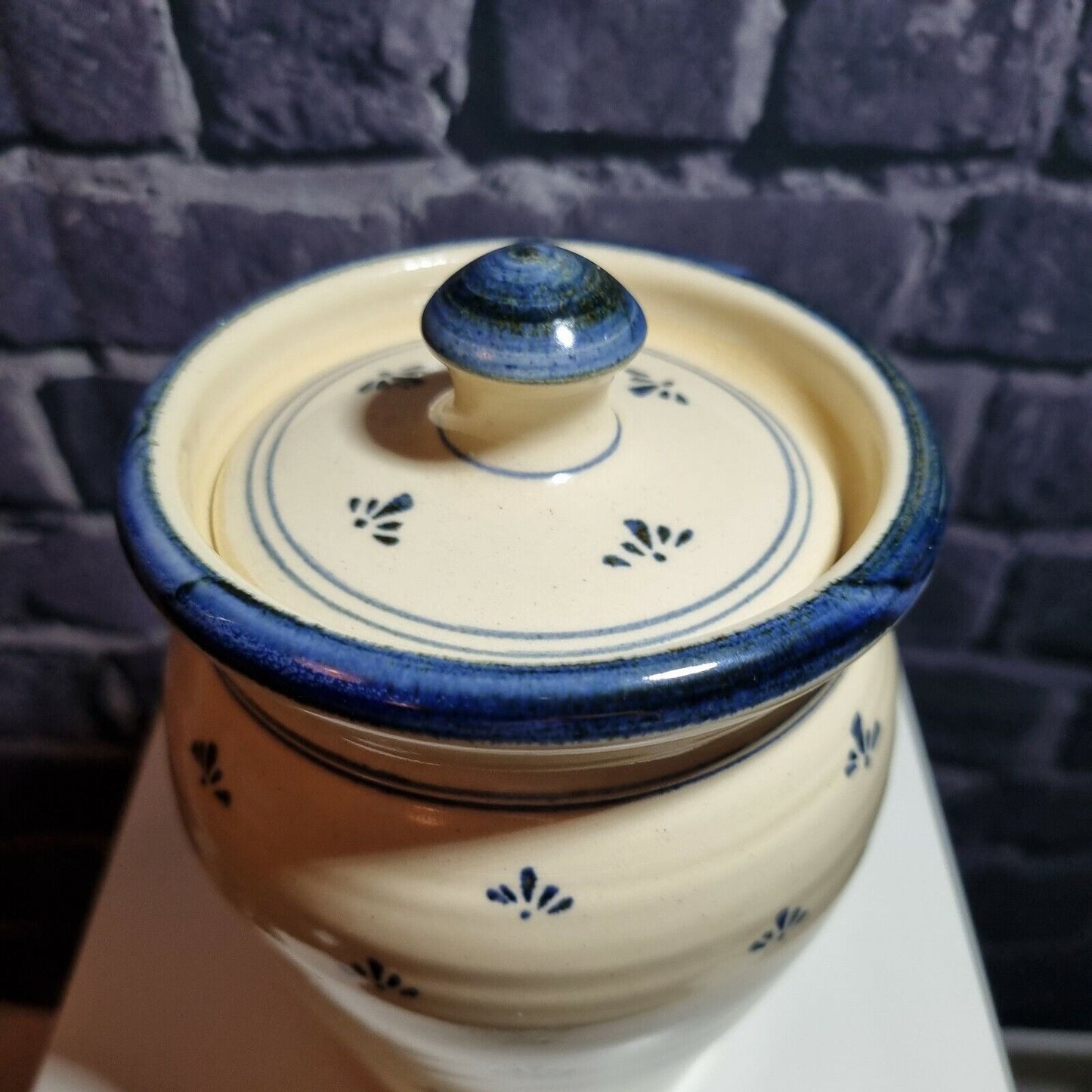 A Willing Studio Pottery Lidded Pot / Jar in Blue and White, Devon, Vintage.