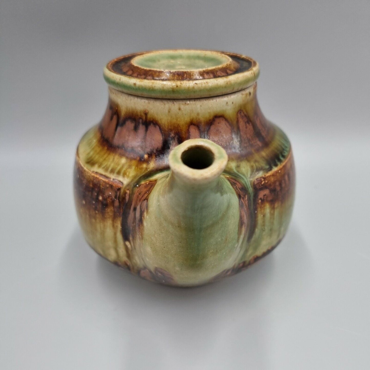 A Studio Pottery Tea Pot by Doug Jones of Floating World Pottery, Signed. VGC.