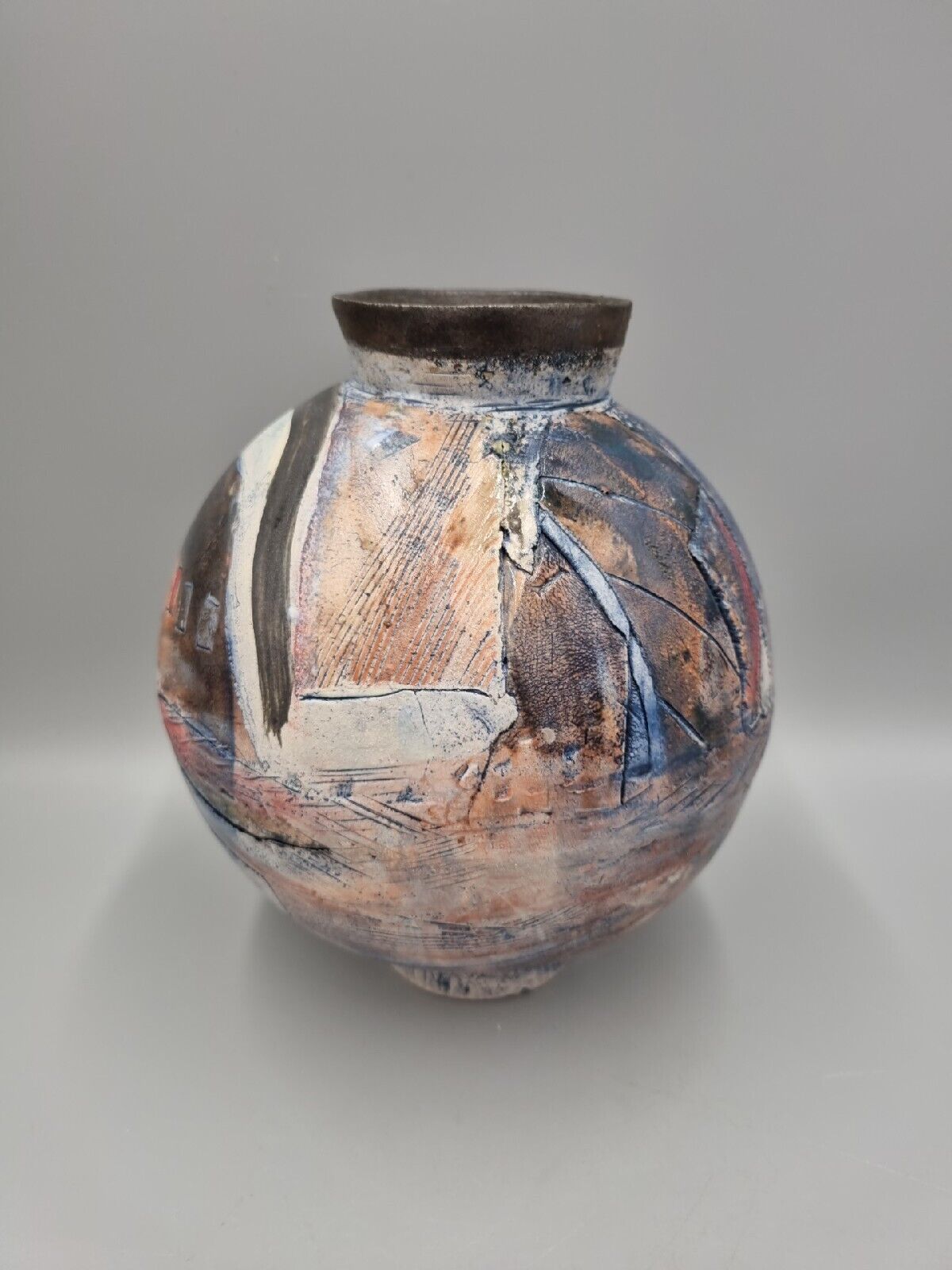 A Field Place Pottery Large Ceramic Moon Jar / Pot / Vase By Jessica Jordan.