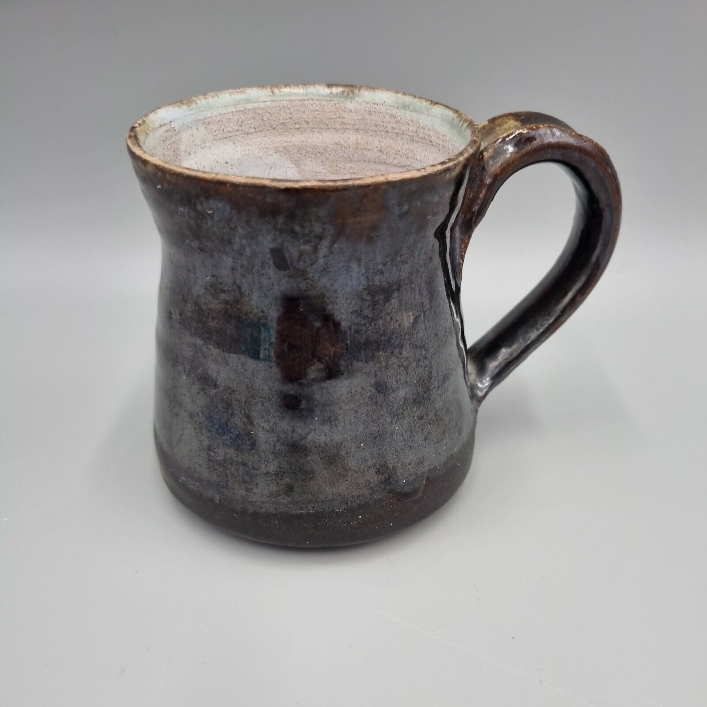 A Lovely Studio Pottery Mug, Unmarked, White & Brown glaze. Very Good Condition.