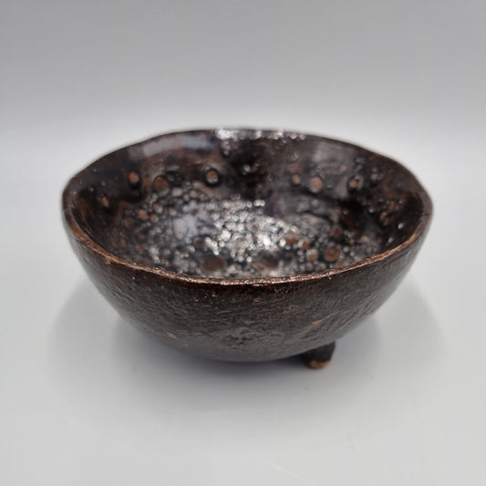 A Catrin Mostyn Jones Studio Pottery Tripod Bowl In Black / Brown Glaze, VGC