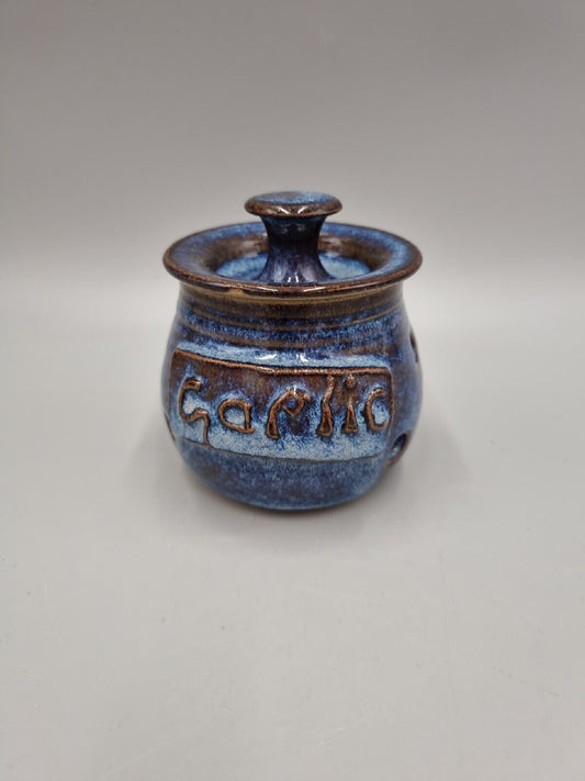 A Small Studio Pottery lidded Garlic Pot By Wren Pottery, Tim Farmer, Devon.