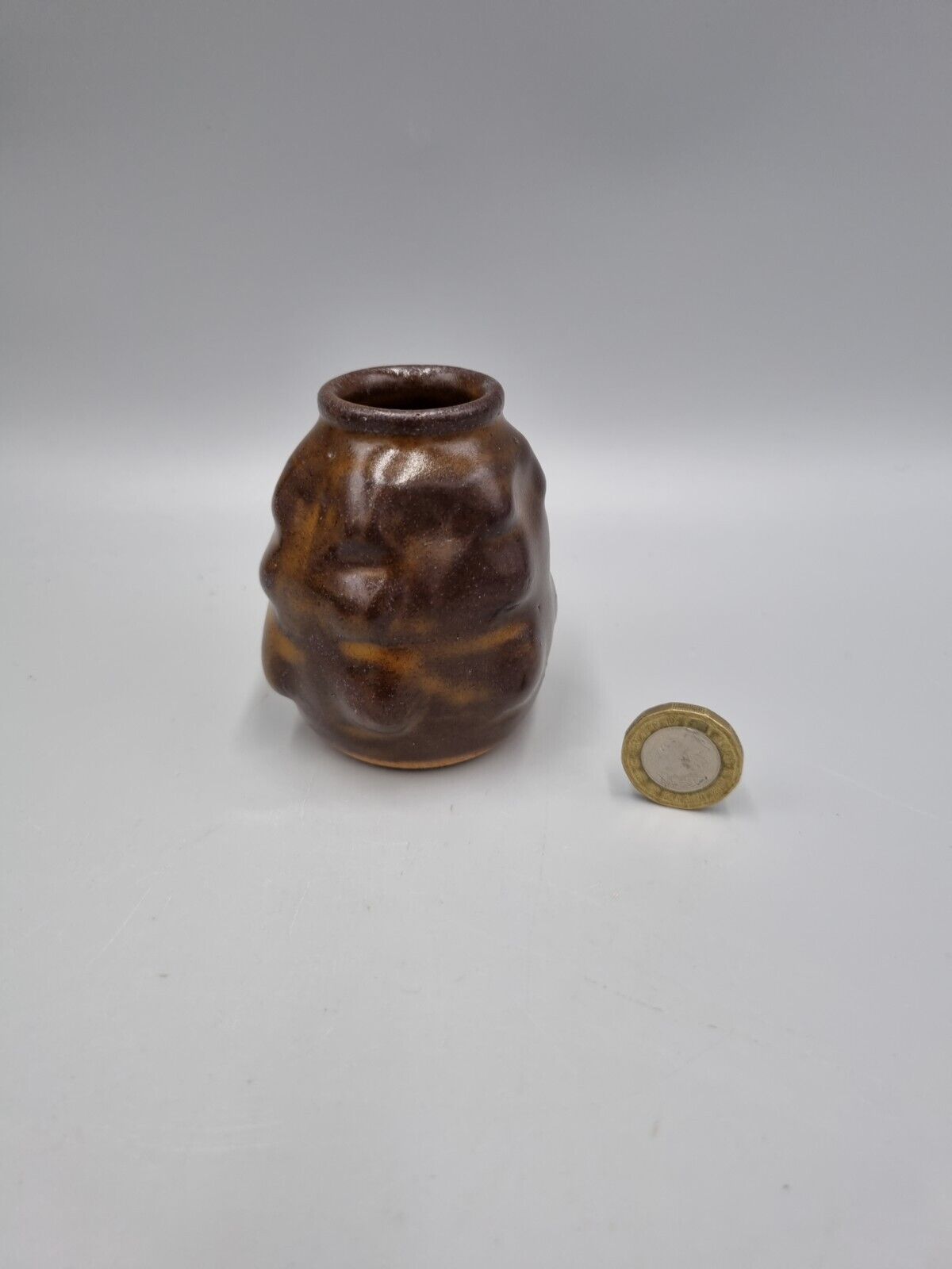 A Susan Threadgold Studio Pottery Small Knobbly Posy / Bud Vase. VGC.