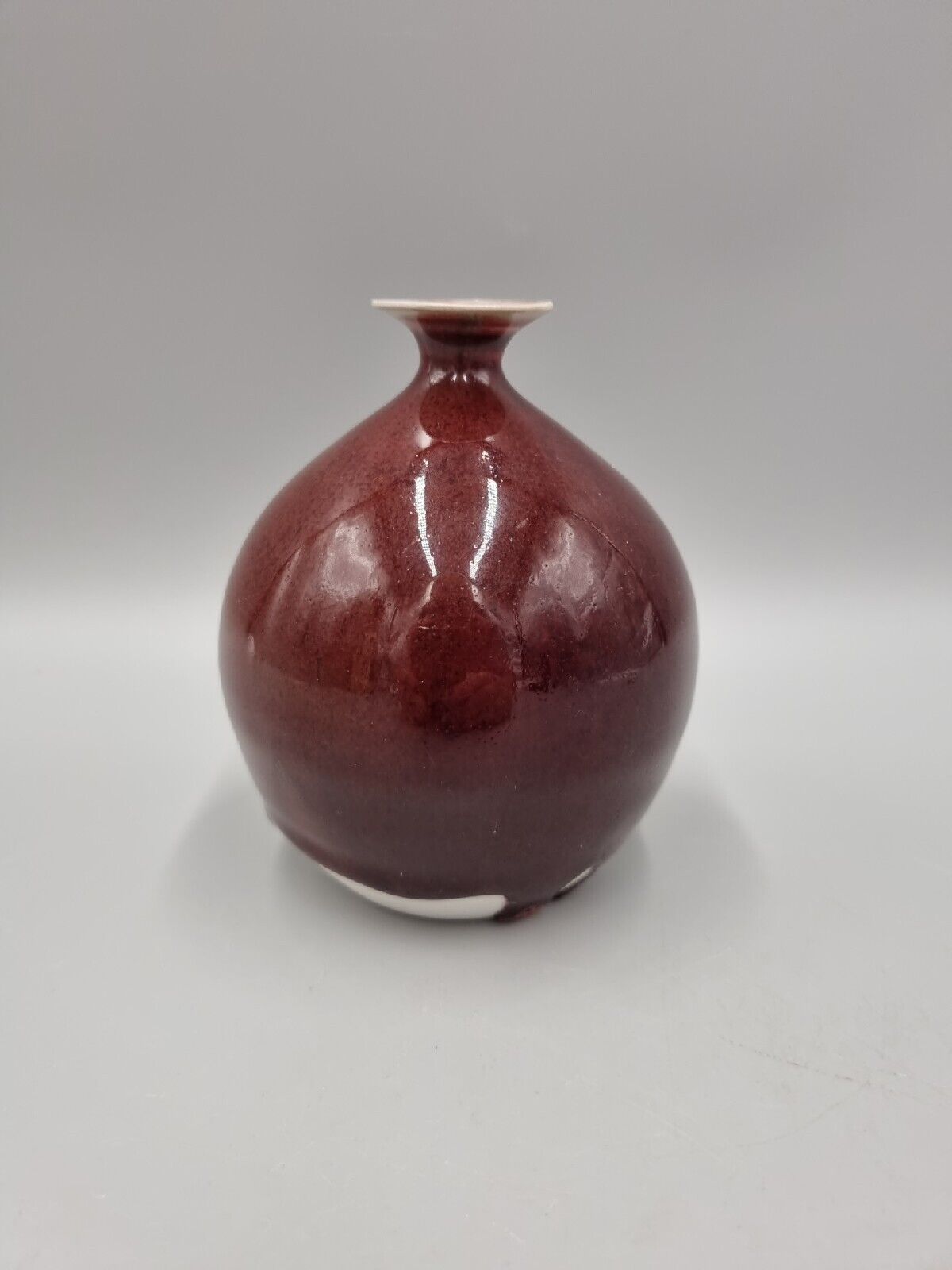 Vintage Moulin Huet, Guernsey Studio Pottery, Bulb Vase - chipped to base.