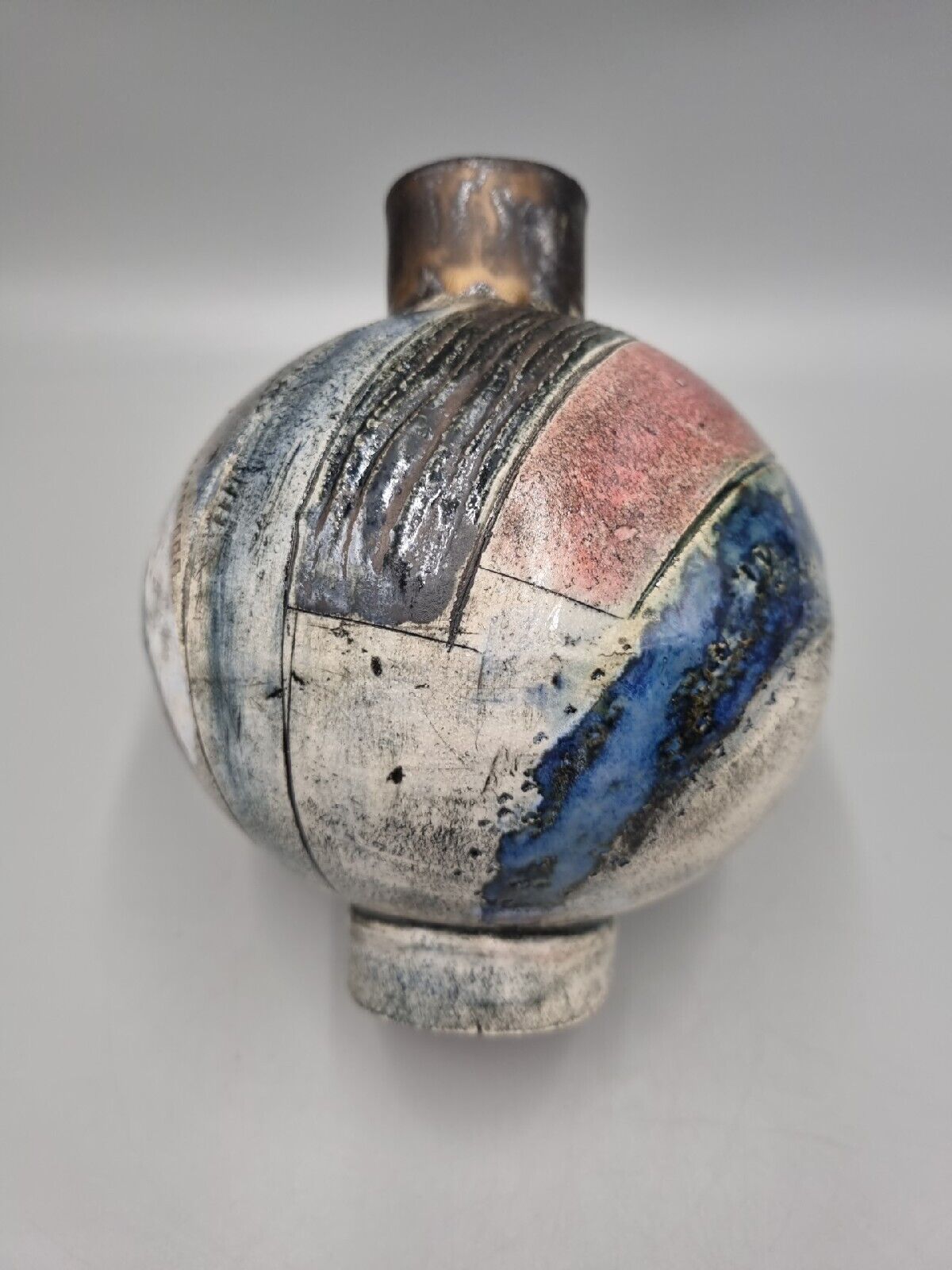 A Field Place Pottery Ceramic Moon Jar / Pot / Vase By Jessica Jordan. Signed.