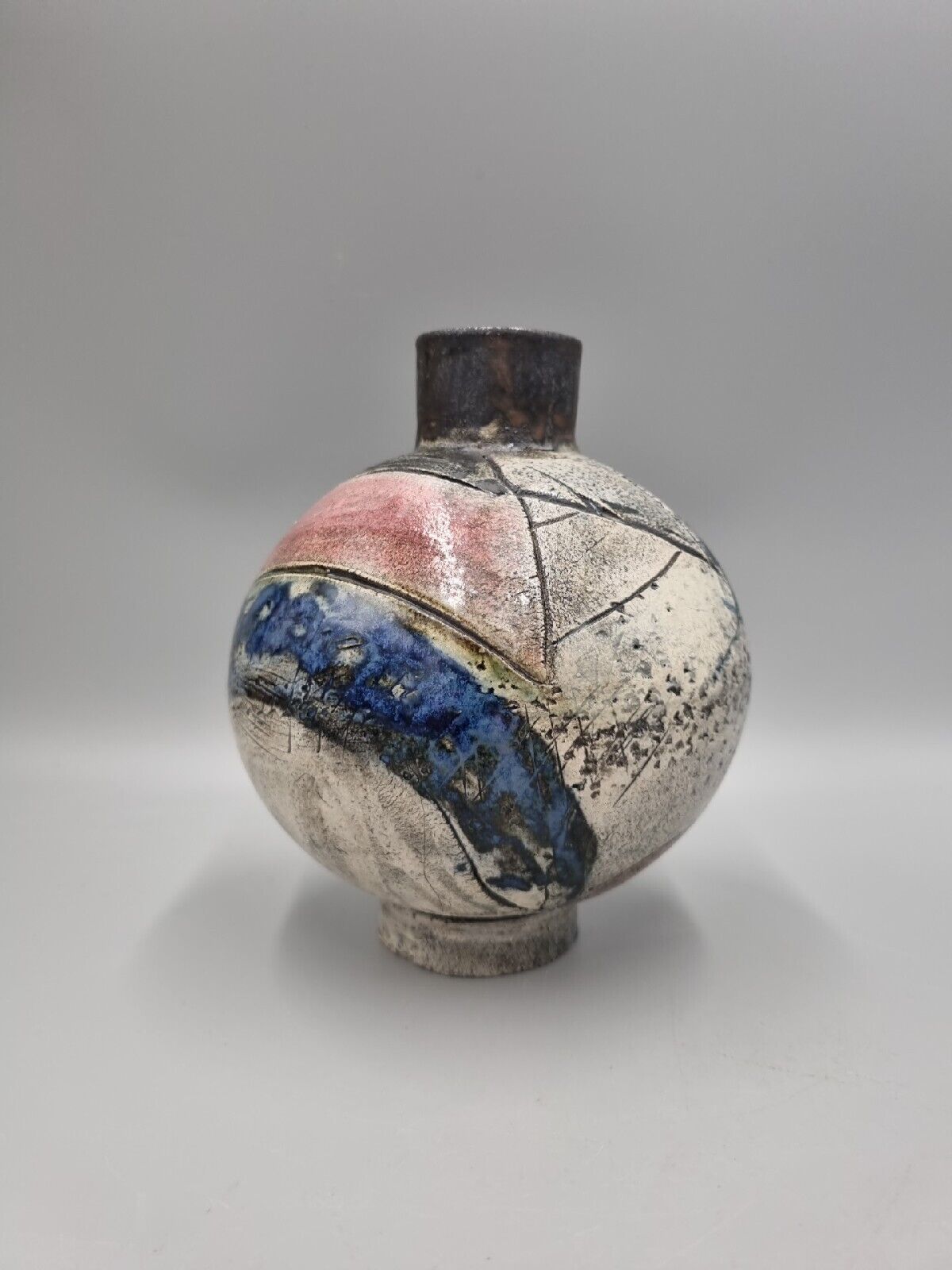 A Field Place Pottery Ceramic Moon Jar / Pot / Vase By Jessica Jordan. Signed.