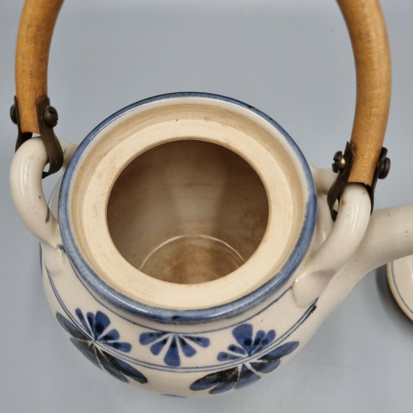 A Willing Studio Pottery Tea Pot in Blue and White, Devon, Vintage.