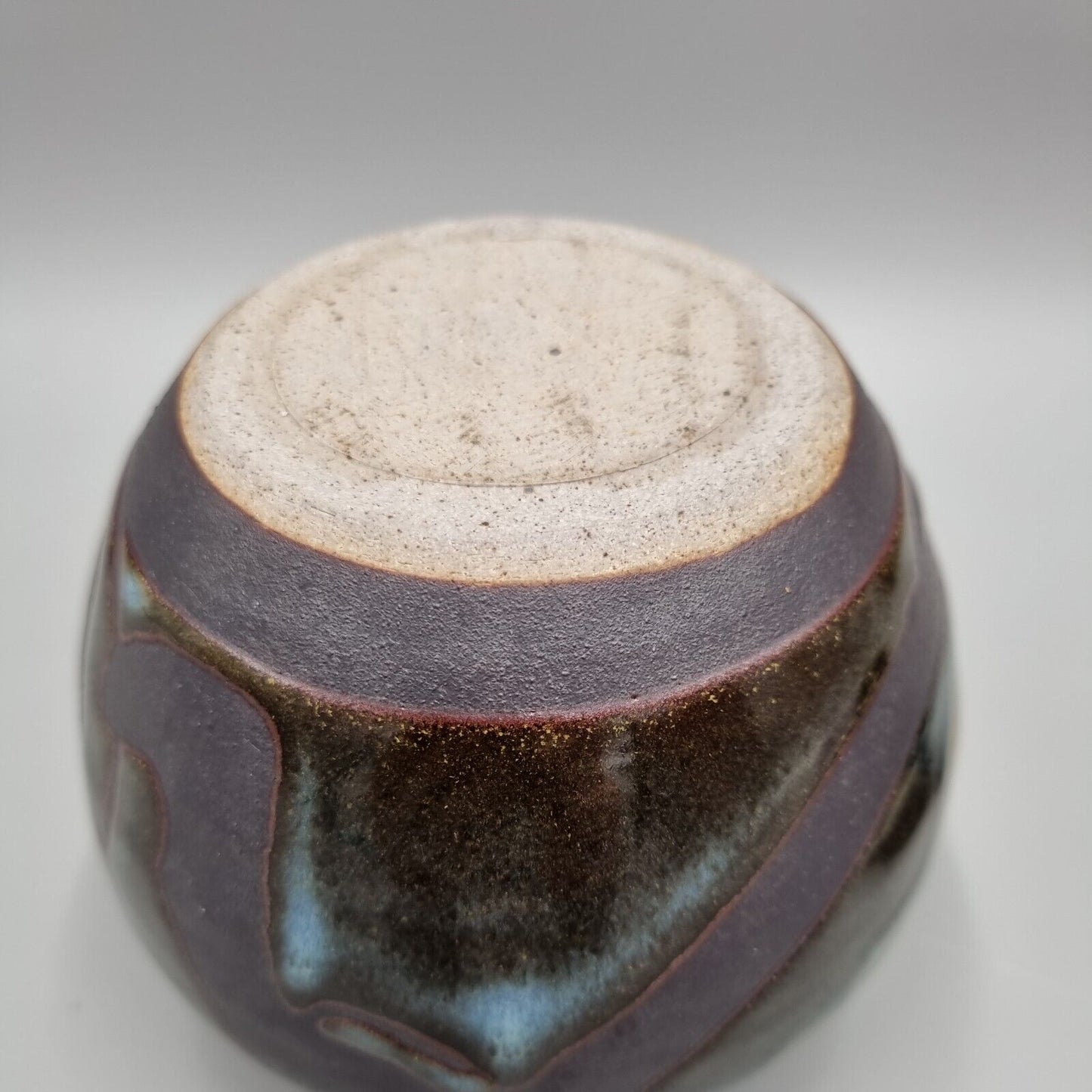 A Benjamin Eeles Studio Pottery Stoneware Lidded Pot with BE stamp.