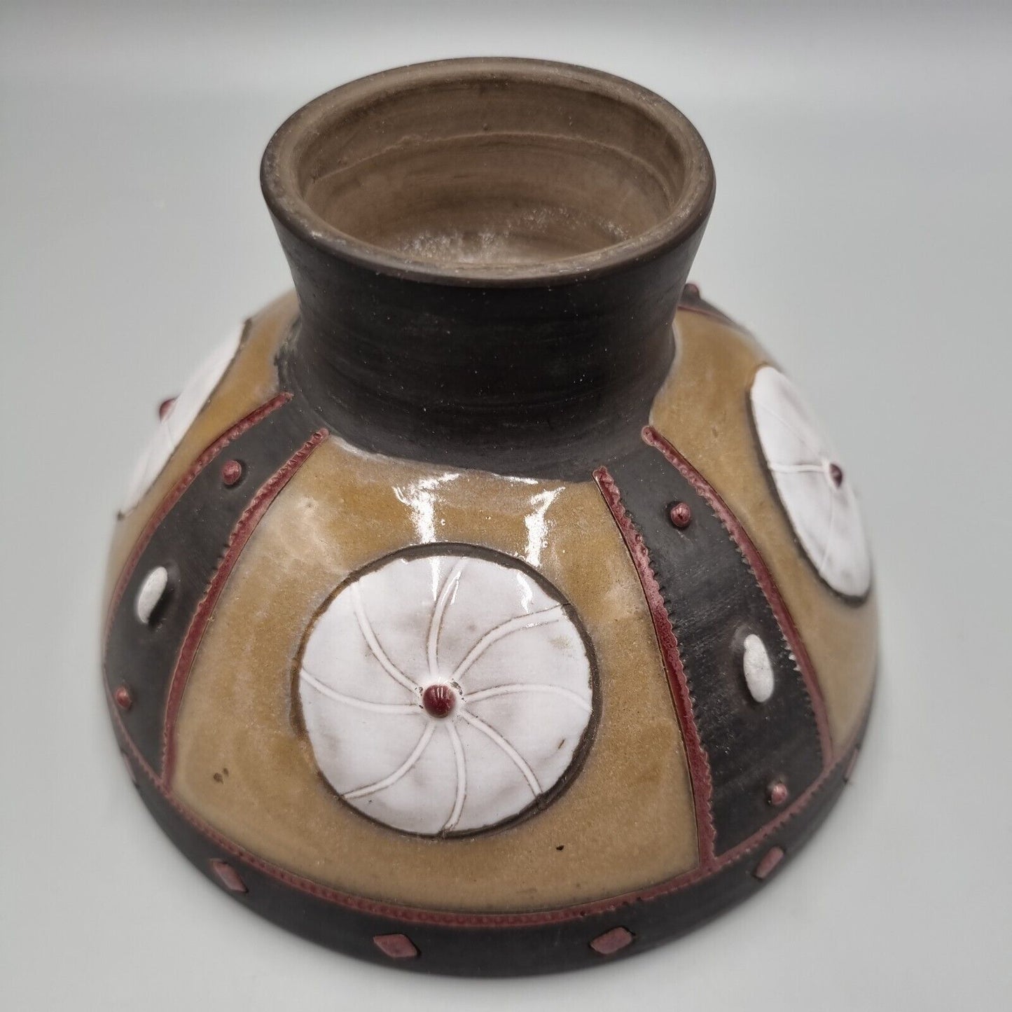 An Excellent Studio Pottery Footed Decorated Bowl, Unknown Maker, Thoms?.