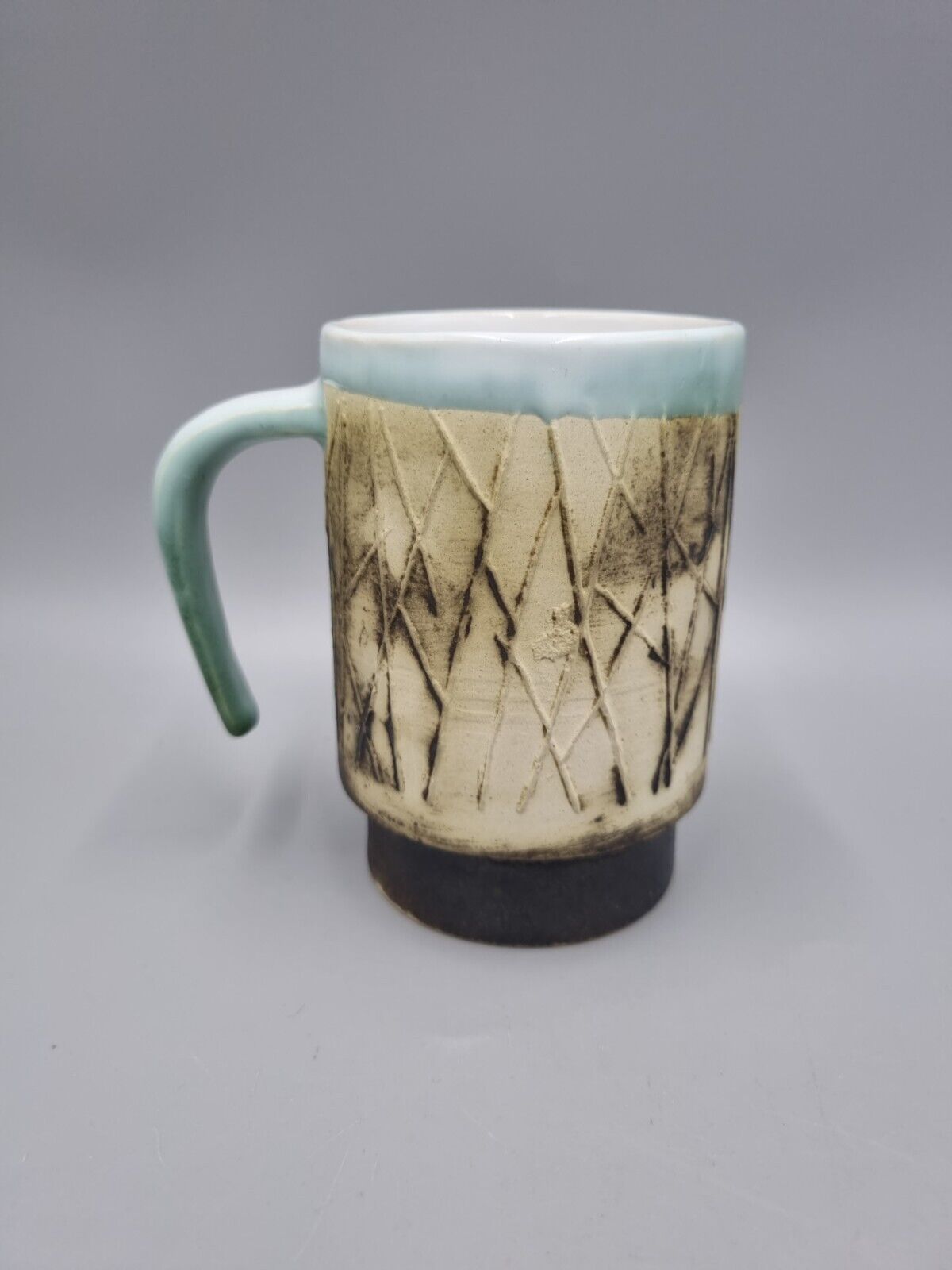 A Studio Pottery Ceramic Tea Mug, Carn Pottery Style, Andre Loret?, Unmarked.