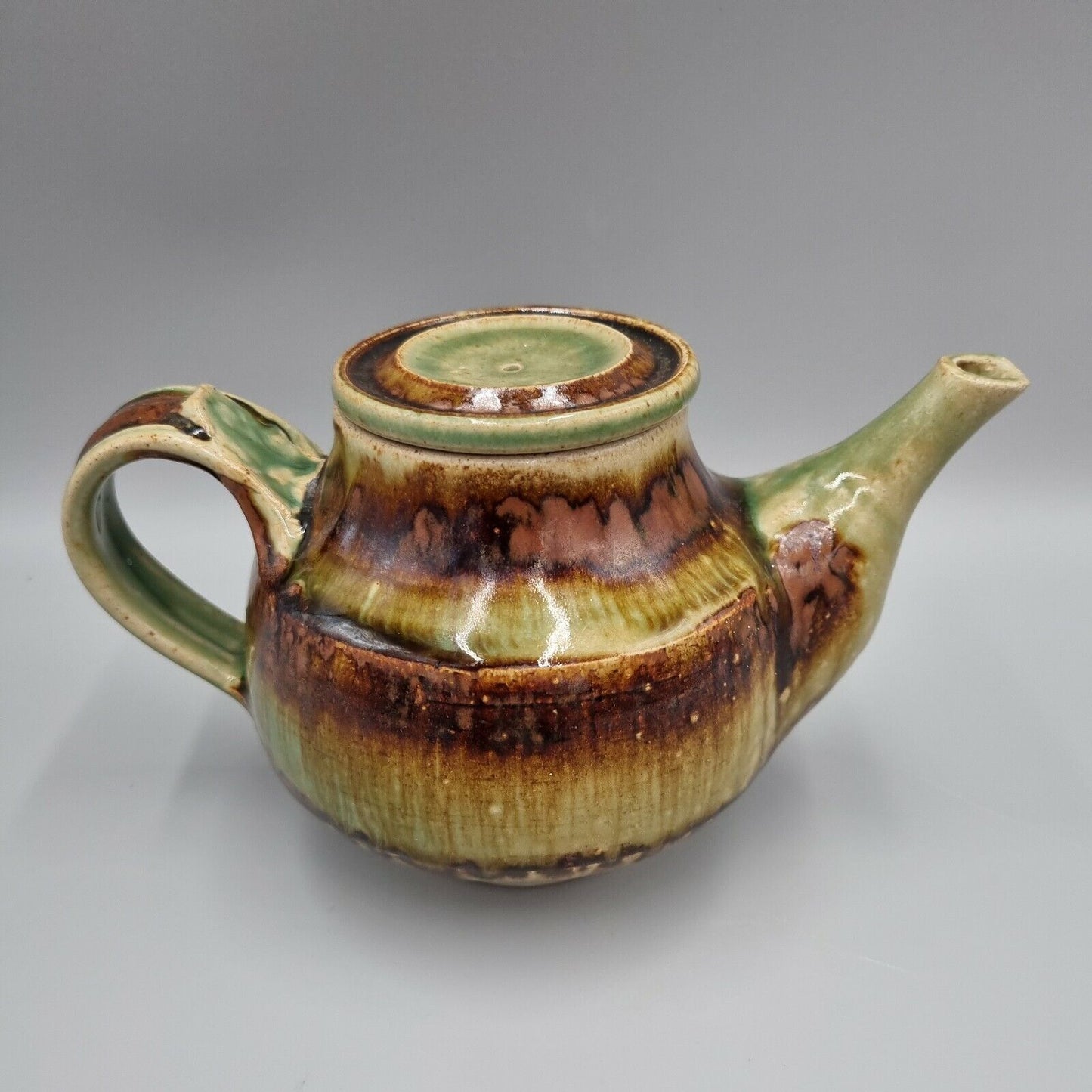 A Studio Pottery Tea Pot by Doug Jones of Floating World Pottery, Signed. VGC.