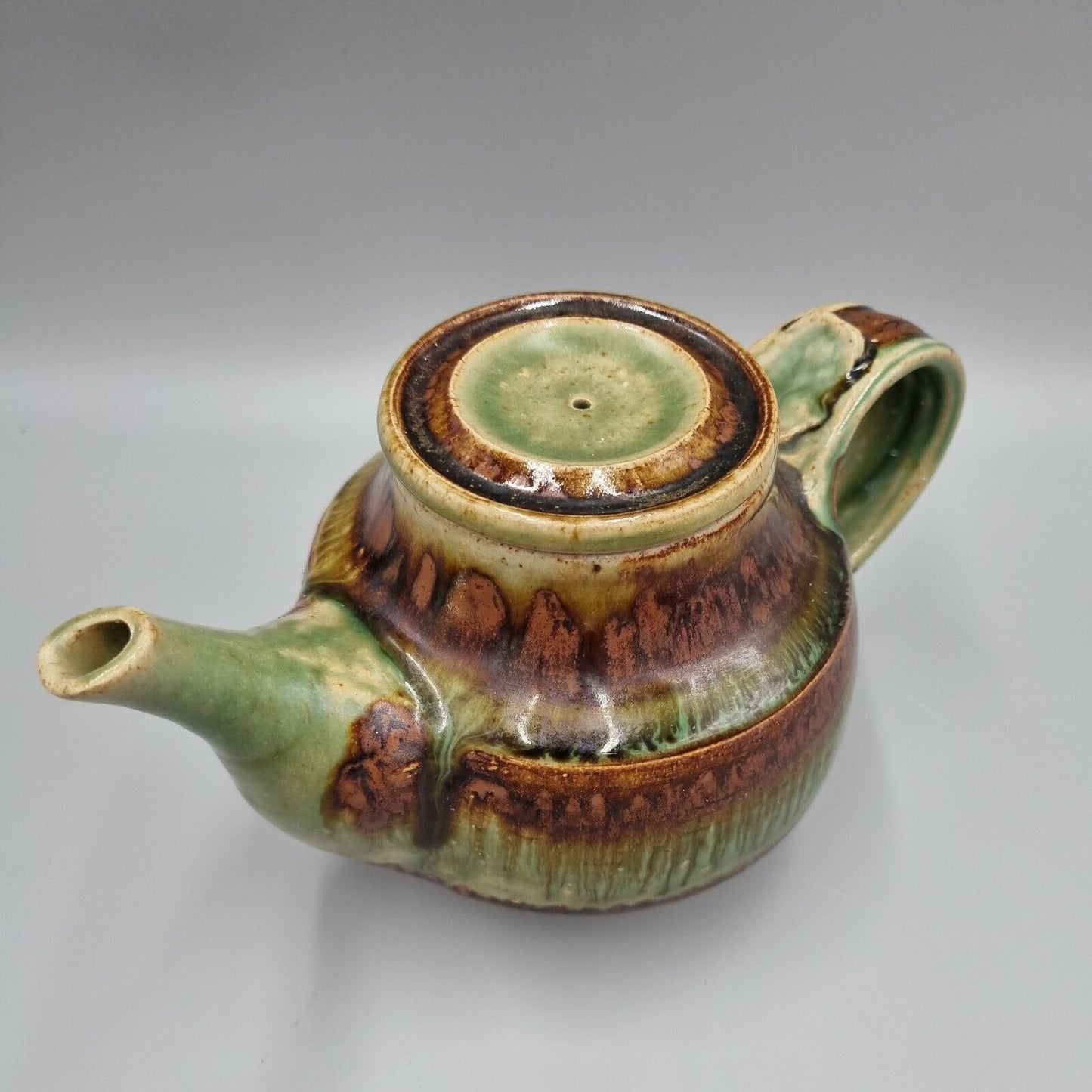 A Studio Pottery Tea Pot by Doug Jones of Floating World Pottery, Signed. VGC.