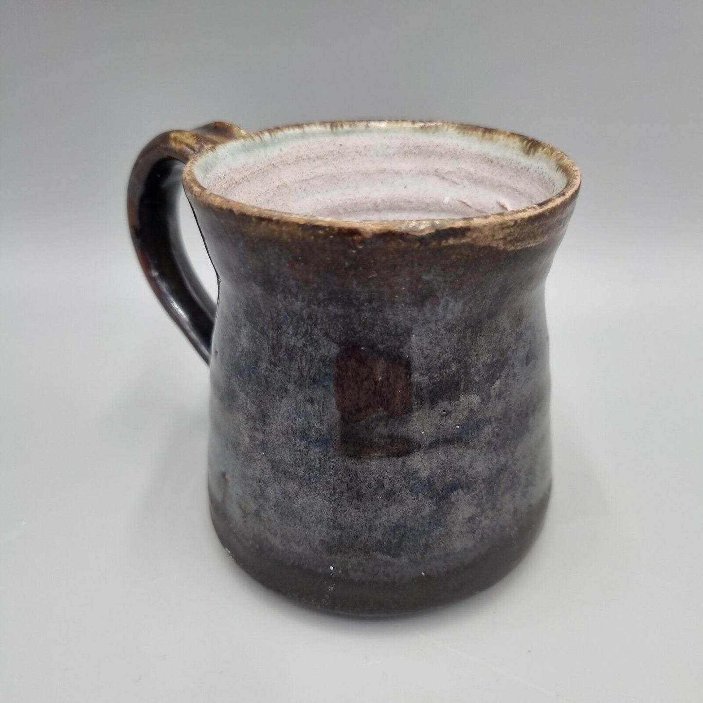 A Lovely Studio Pottery Mug, Unmarked, White & Brown glaze. Very Good Condition.