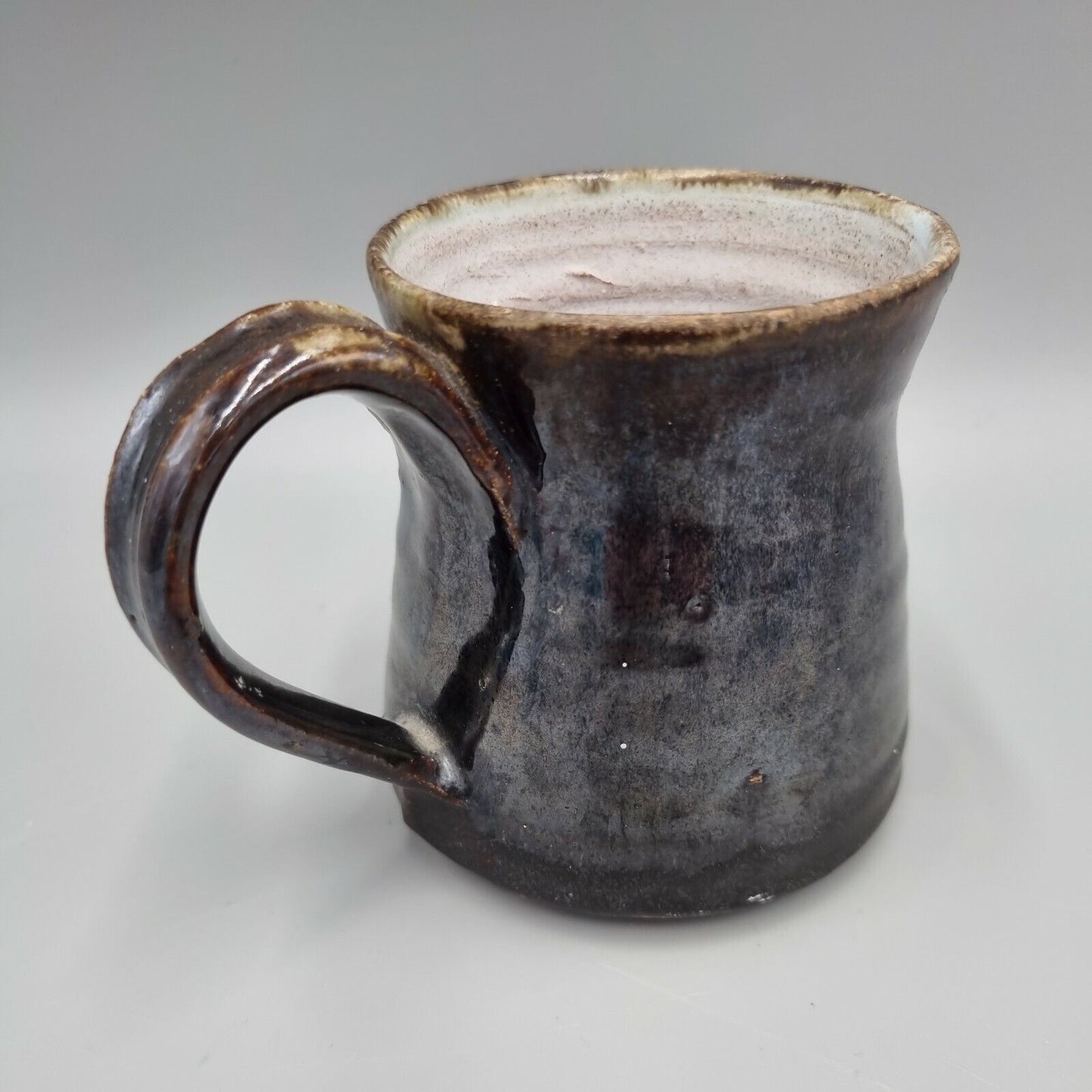 A Lovely Studio Pottery Mug, Unmarked, White & Brown glaze. Very Good Condition.