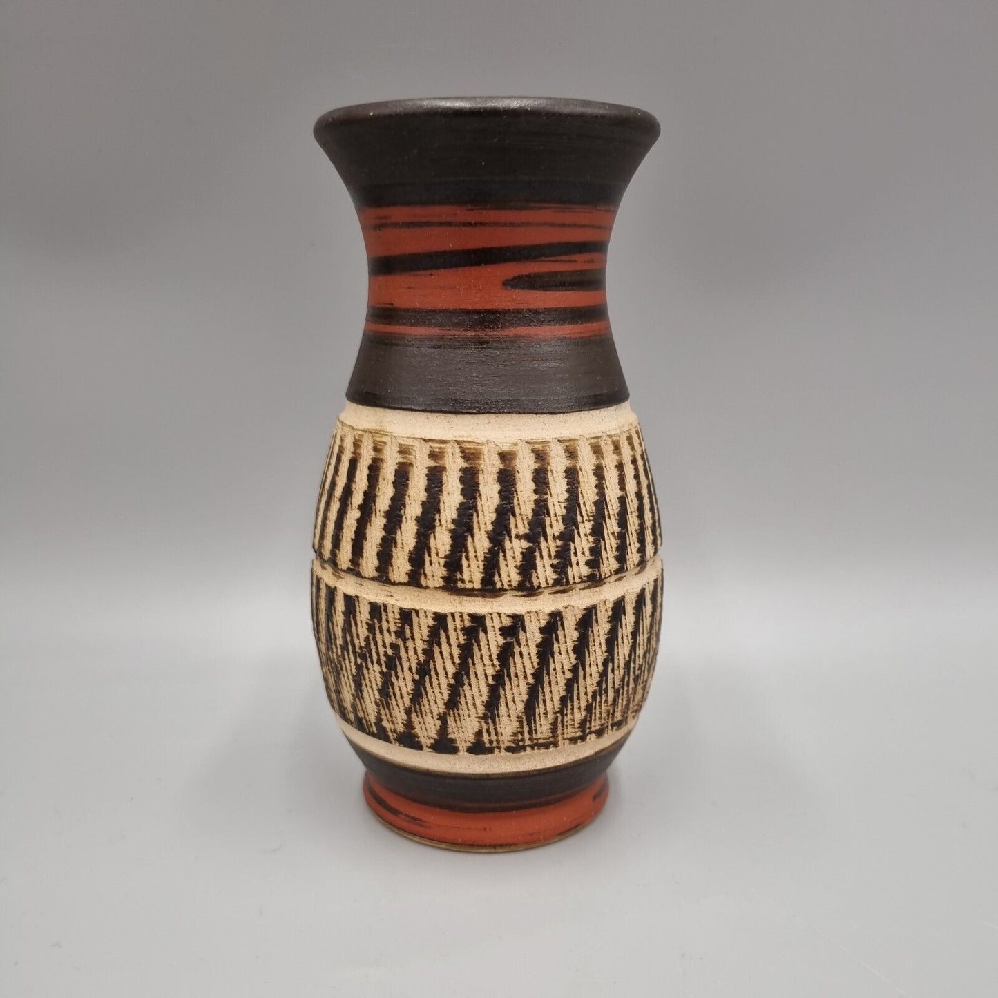 A German Dumler Breiden Sgraffito Studio Pottery Vase, 479/14. WGP, MCM, VGC.