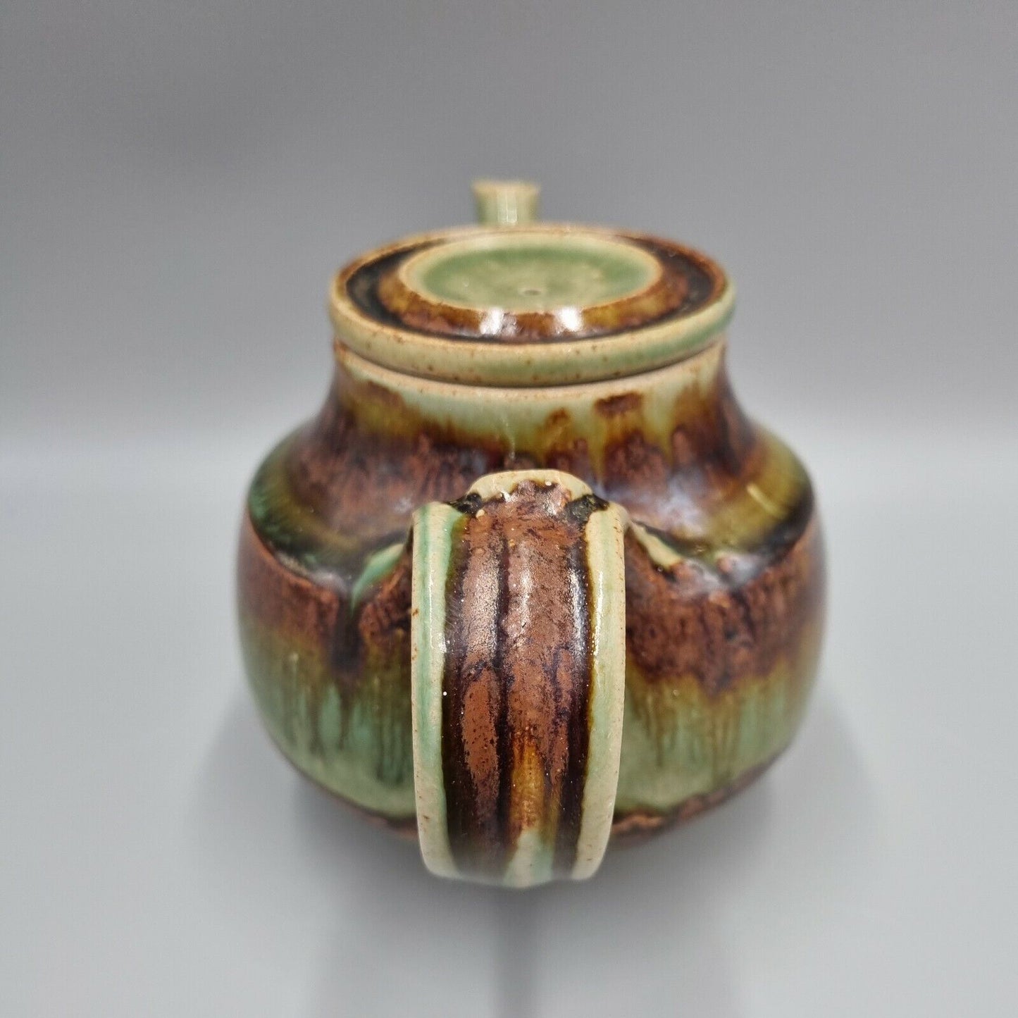 A Studio Pottery Tea Pot by Doug Jones of Floating World Pottery, Signed. VGC.