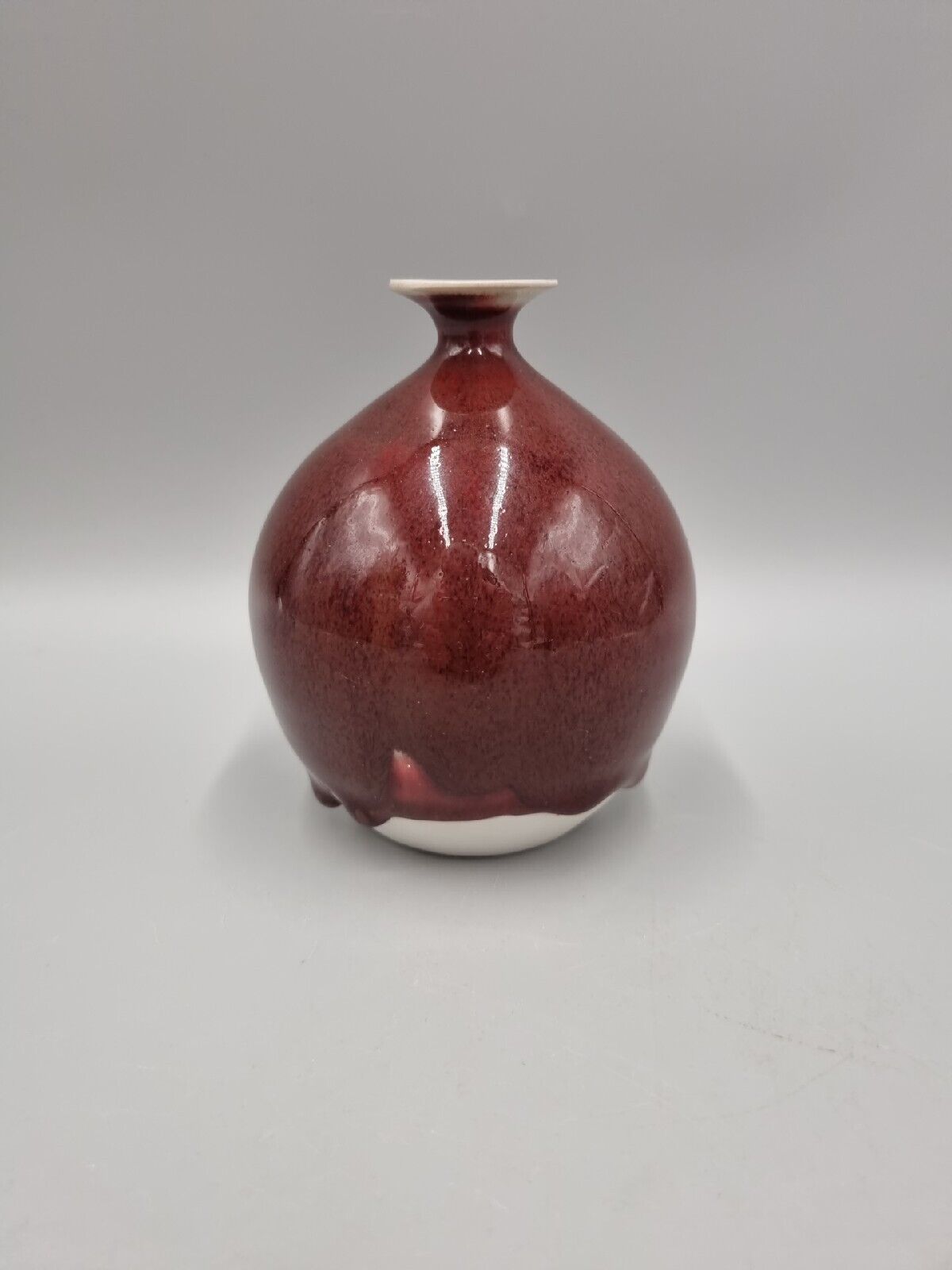 Vintage Moulin Huet, Guernsey Studio Pottery, Bulb Vase - chipped to base.