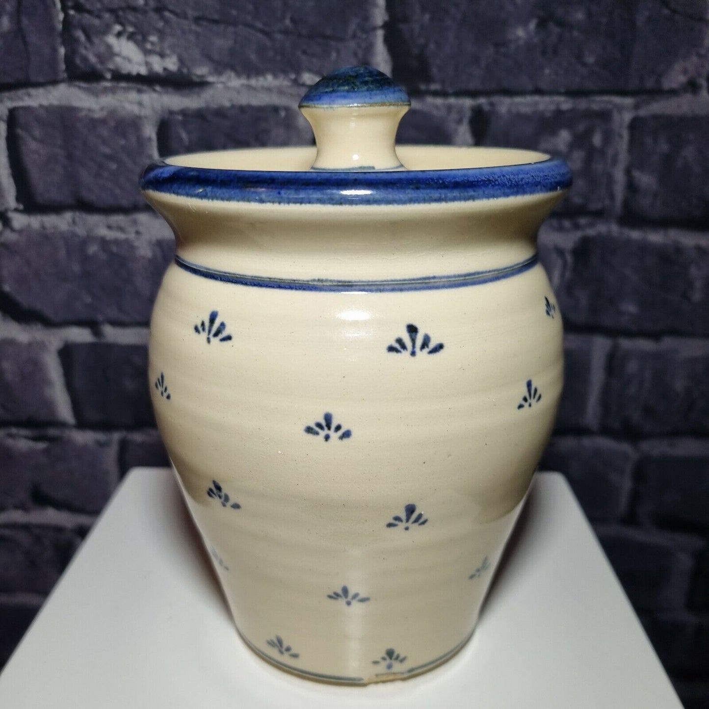 A Willing Studio Pottery Lidded Pot / Jar in Blue and White, Devon, Vintage.