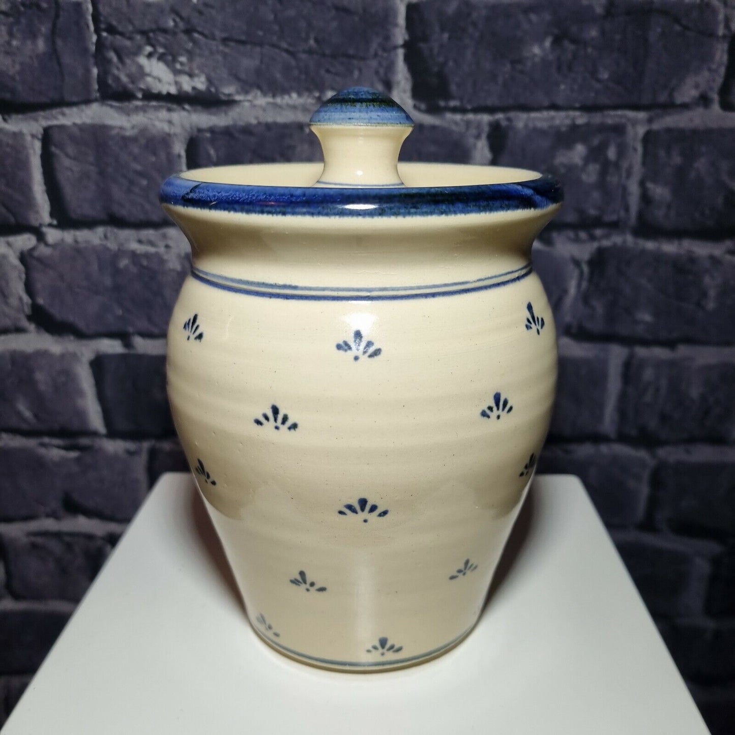 A Willing Studio Pottery Lidded Pot / Jar in Blue and White, Devon, Vintage.