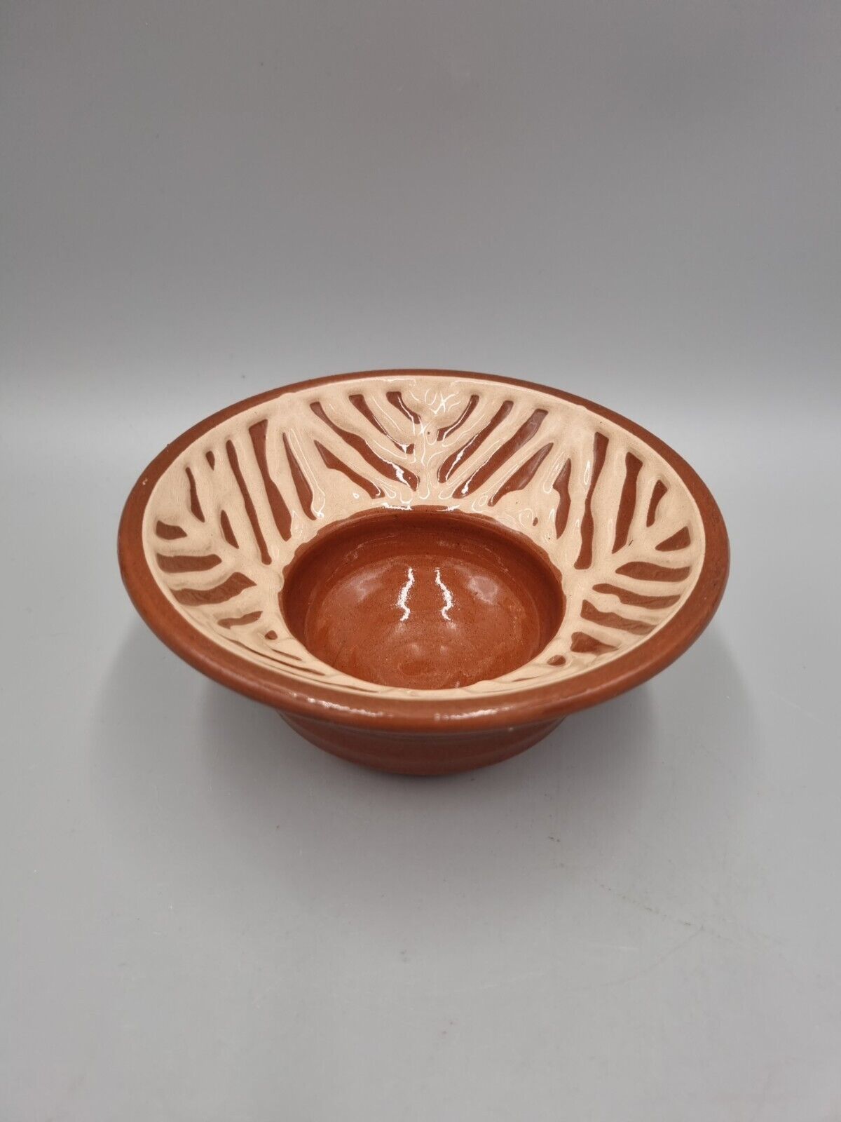 A Slip Ware Decorated Small Studio Pottery Bowl With Makers Mark.