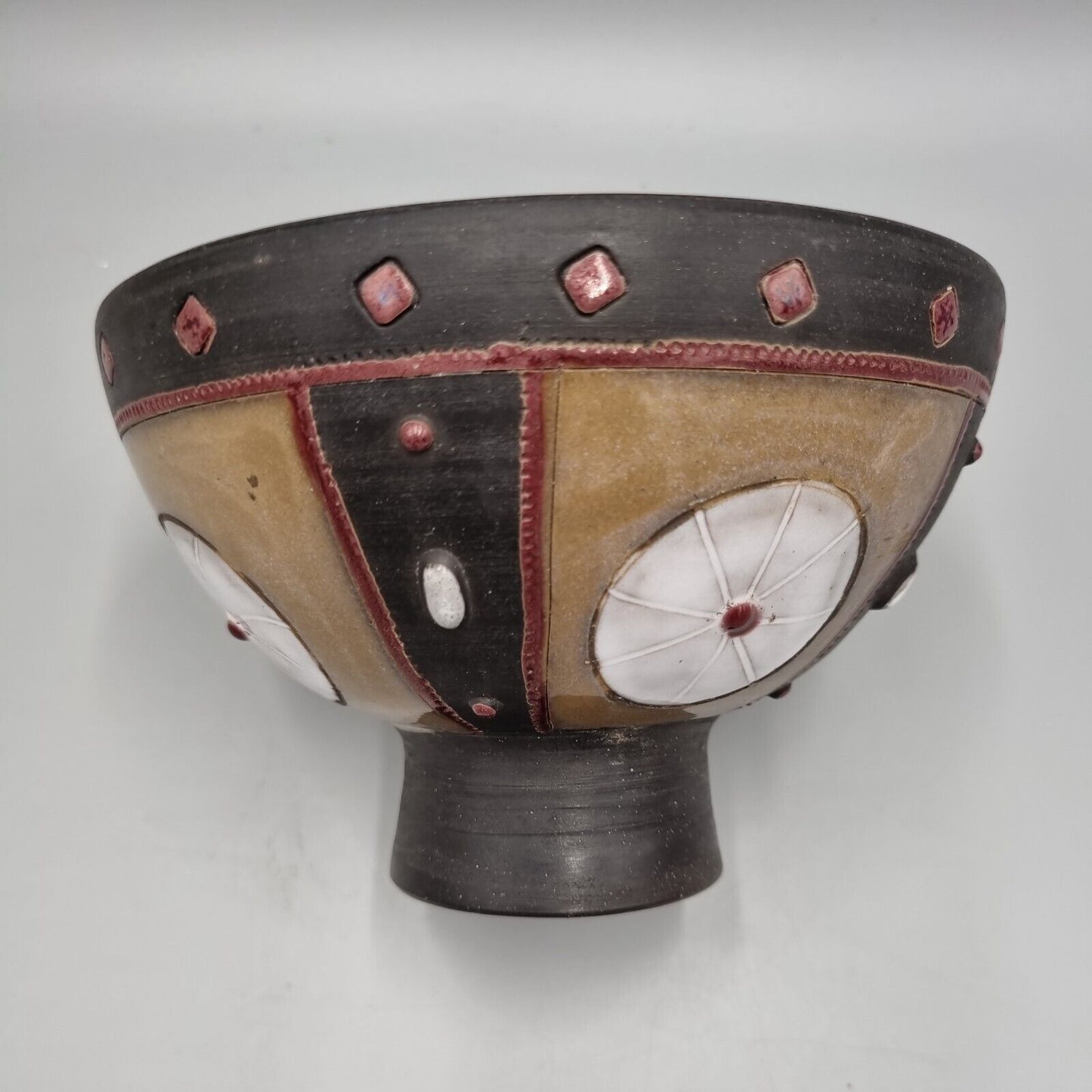 An Excellent Studio Pottery Footed Decorated Bowl, Unknown Maker, Thoms?.