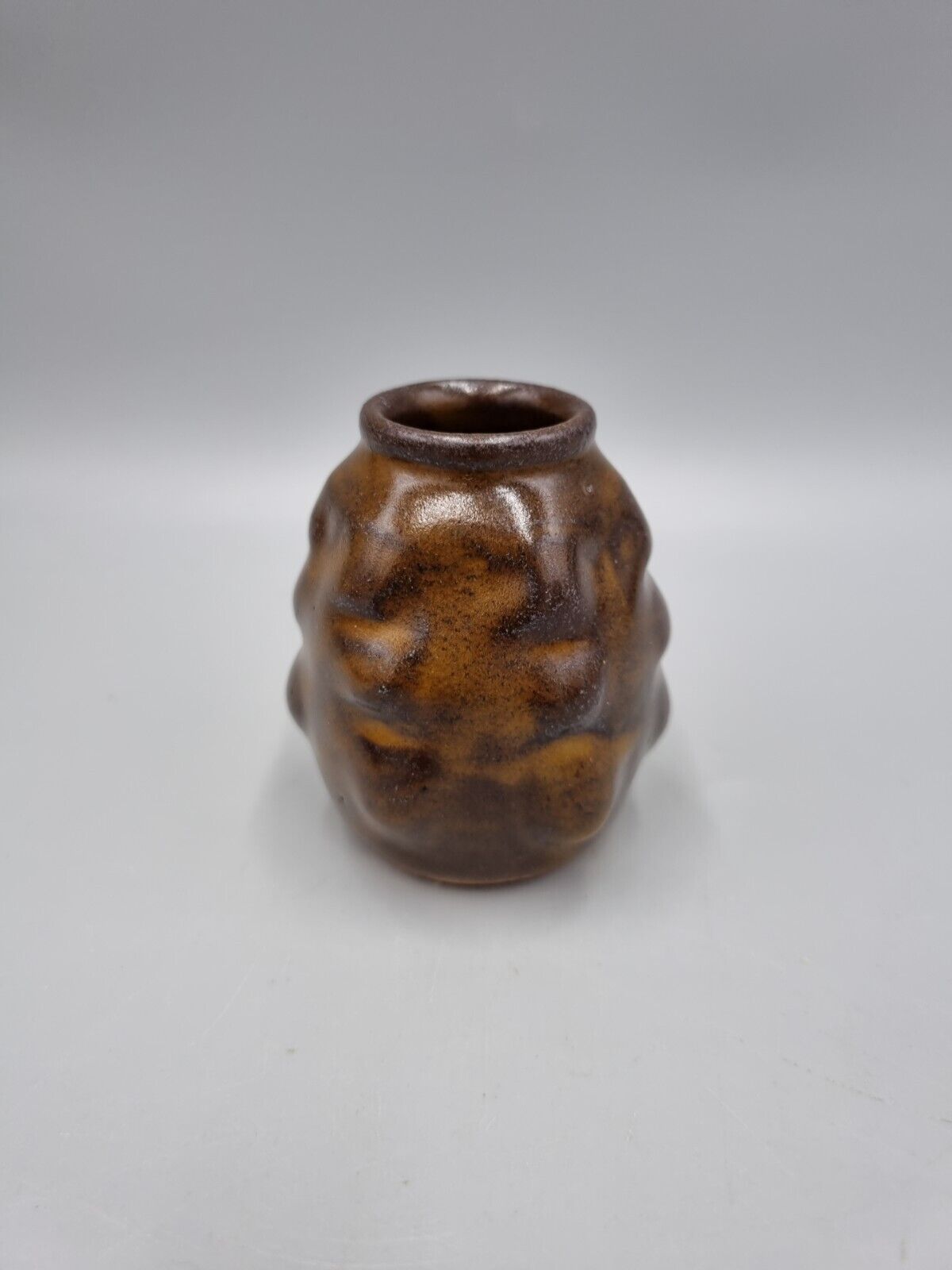 A Susan Threadgold Studio Pottery Small Knobbly Posy / Bud Vase. VGC.