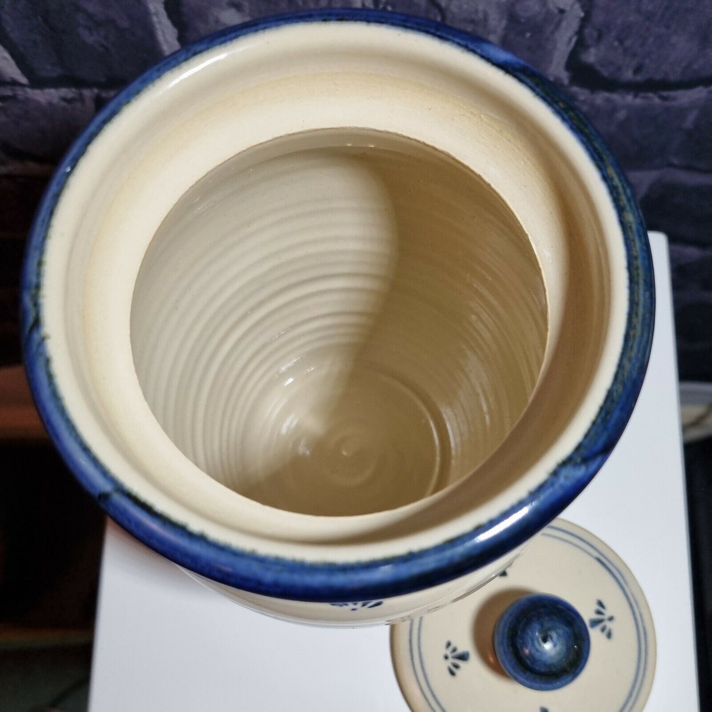 A Willing Studio Pottery Lidded Pot / Jar in Blue and White, Devon, Vintage.