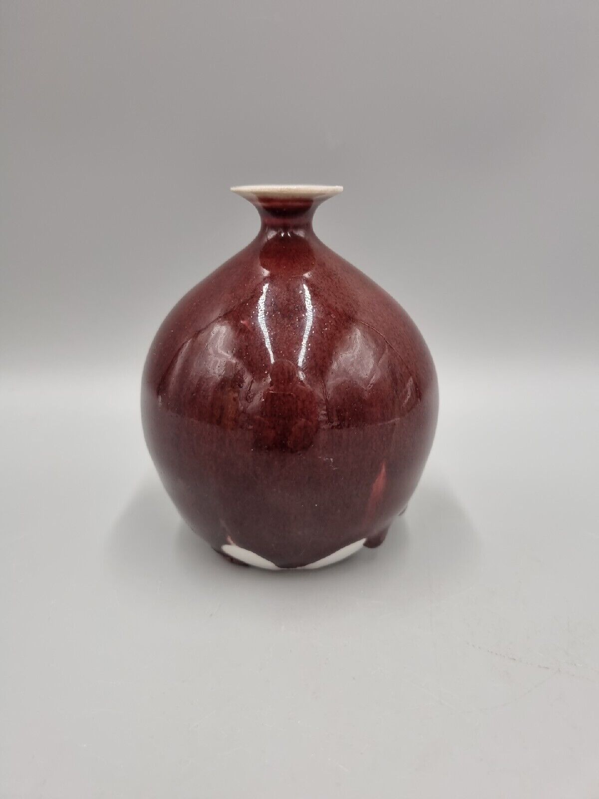 Vintage Moulin Huet, Guernsey Studio Pottery, Bulb Vase - chipped to base.