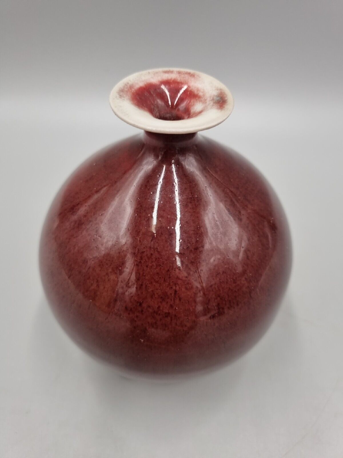 Vintage Moulin Huet, Guernsey Studio Pottery, Bulb Vase - chipped to base.