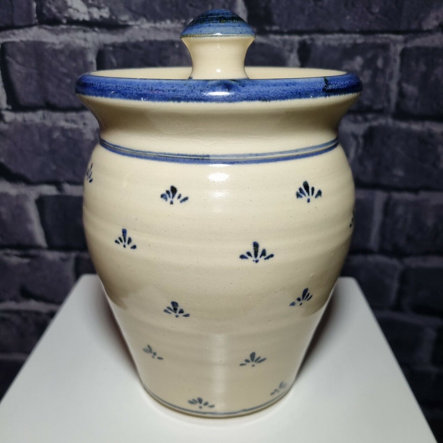 A Willing Studio Pottery Lidded Pot / Jar in Blue and White, Devon, Vintage.