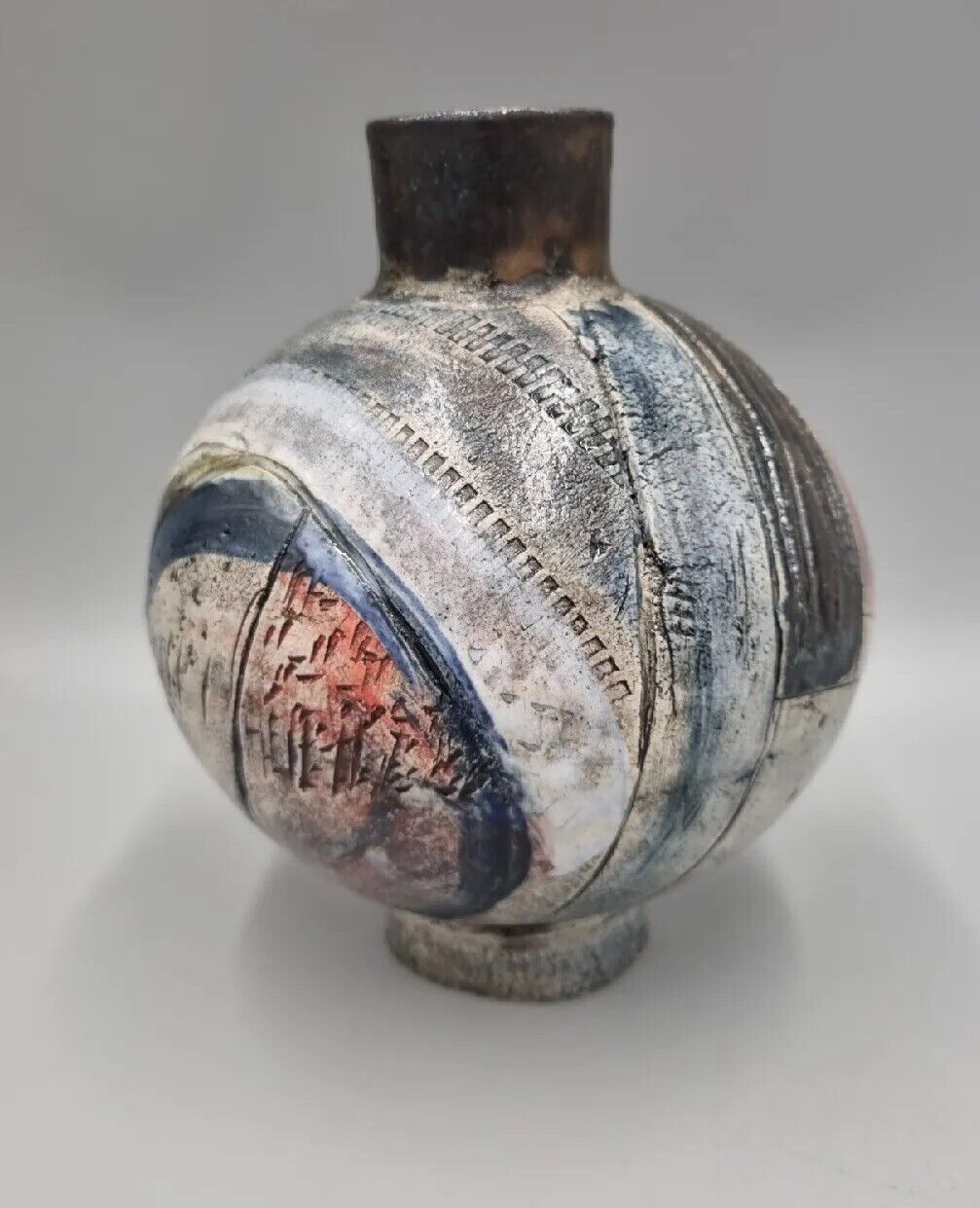 A Field Place Pottery Ceramic Moon Jar / Pot / Vase By Jessica Jordan. Signed.