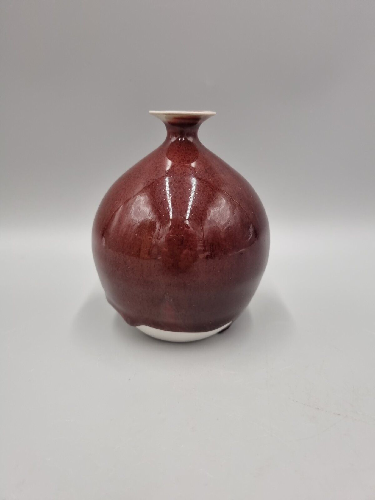 Vintage Moulin Huet, Guernsey Studio Pottery, Bulb Vase - chipped to base.