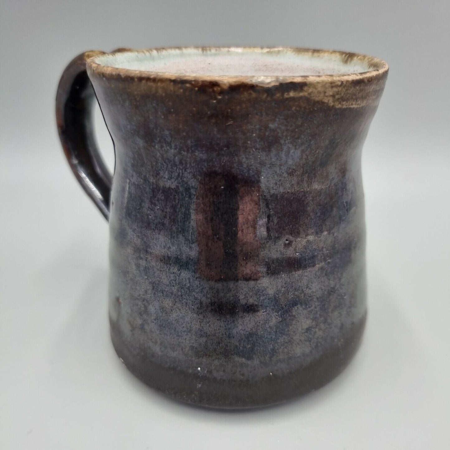 A Lovely Studio Pottery Mug, Unmarked, White & Brown glaze. Very Good Condition.