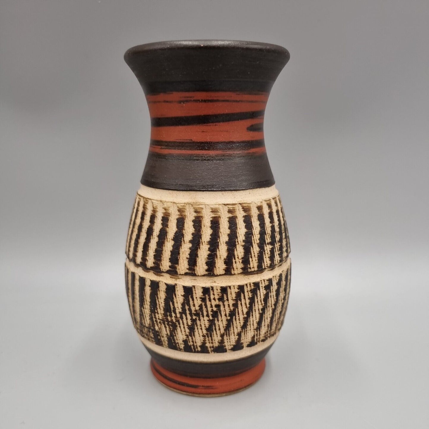 A German Dumler Breiden Sgraffito Studio Pottery Vase, 479/14. WGP, MCM, VGC.