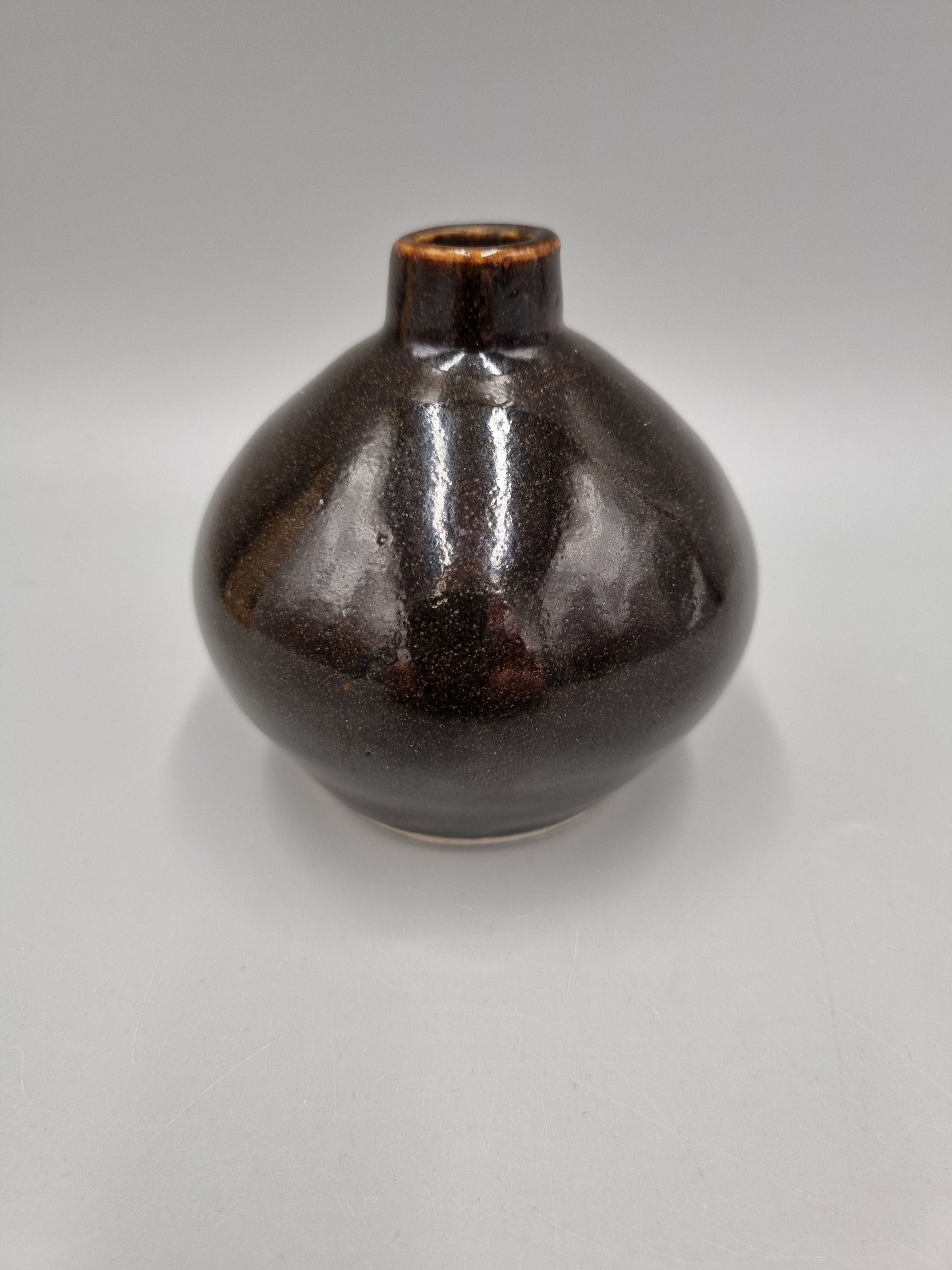 A St Ives Leach Pottery Studio Pottery Bud / Posy Vase, Bulb.