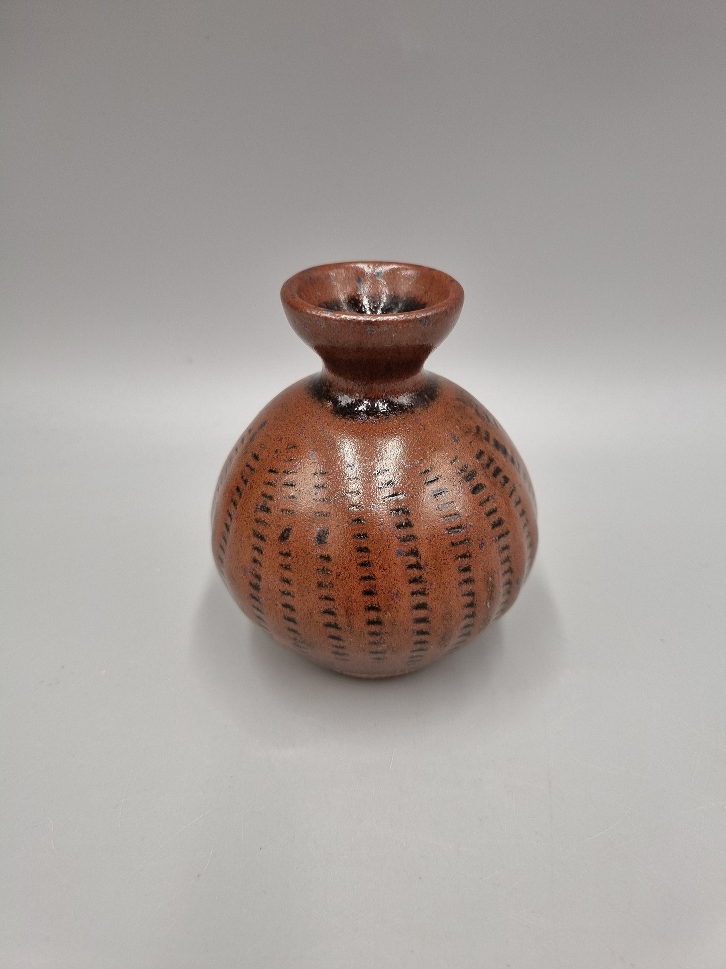 A David Leach, Lowerdown Studio Pottery Bud / Posy Vase, Bulb.