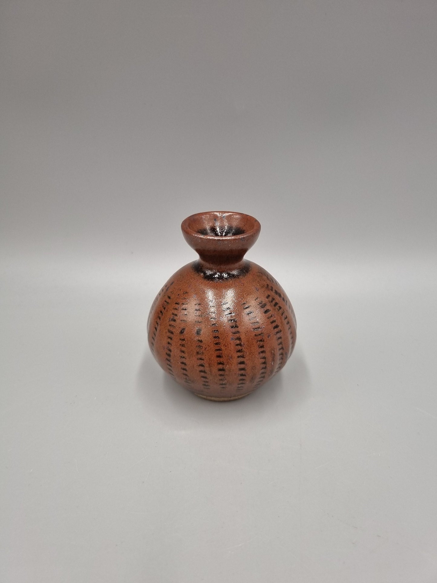 A David Leach, Lowerdown Studio Pottery Bud / Posy Vase, Bulb.